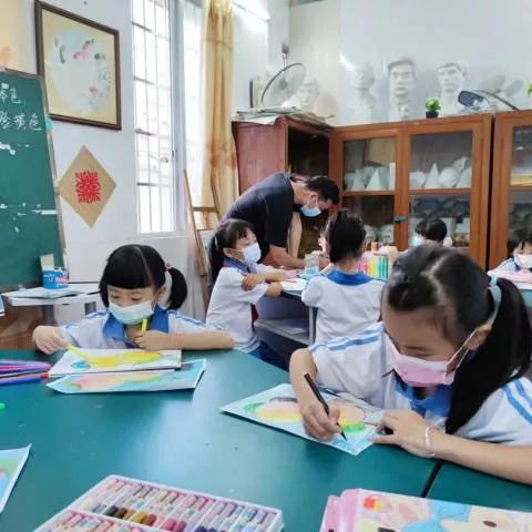課后服務(wù)學(xué)校怎么做？帶你直擊廣東'官方帶娃'美術(shù)輔導(dǎo)現(xiàn)場(chǎng)